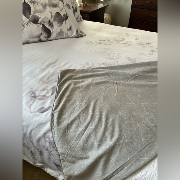 QE Home Carlington Queen Duvet Cover and Shams - Picture 5 of 5